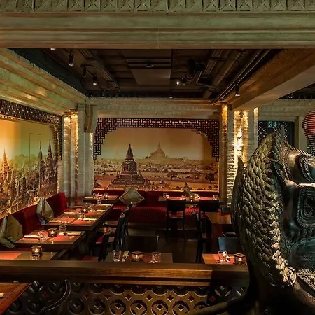 Astoria Hotel 4*